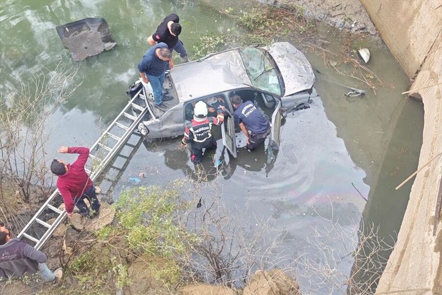 Aydın’da Otomobil Barajın Tahliye Kanalına Düştü (2)