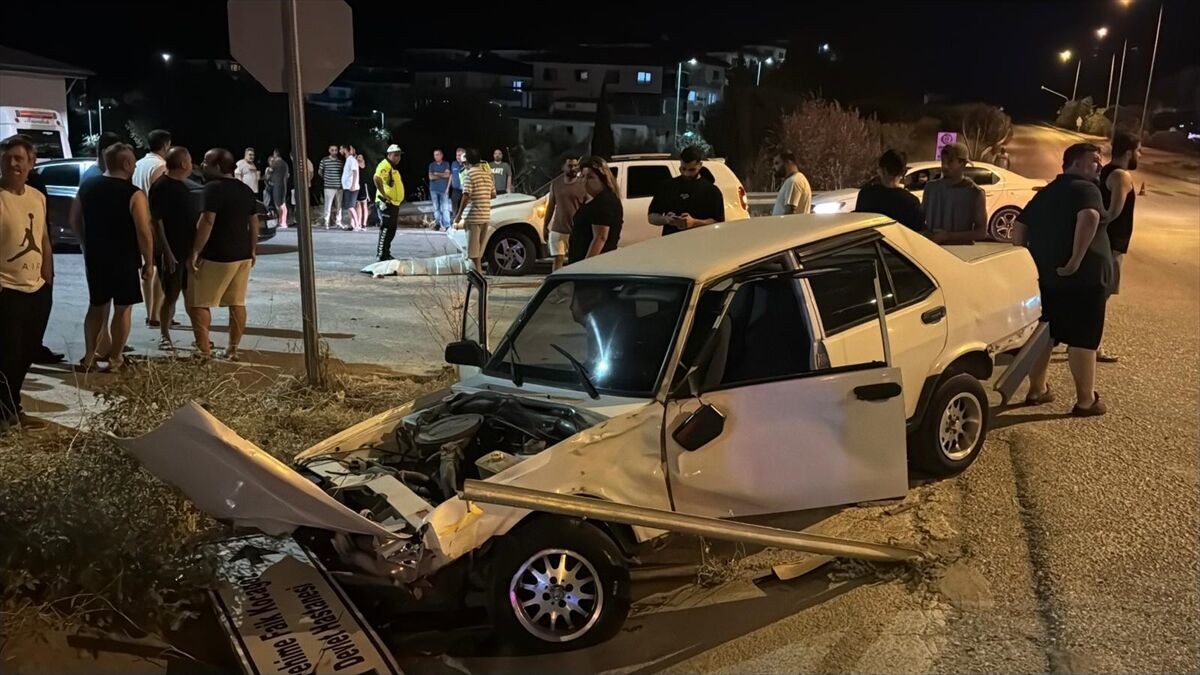 Aydın’da Zincirleme Kaza 18 Yaşındaki Genç Öldü (2)