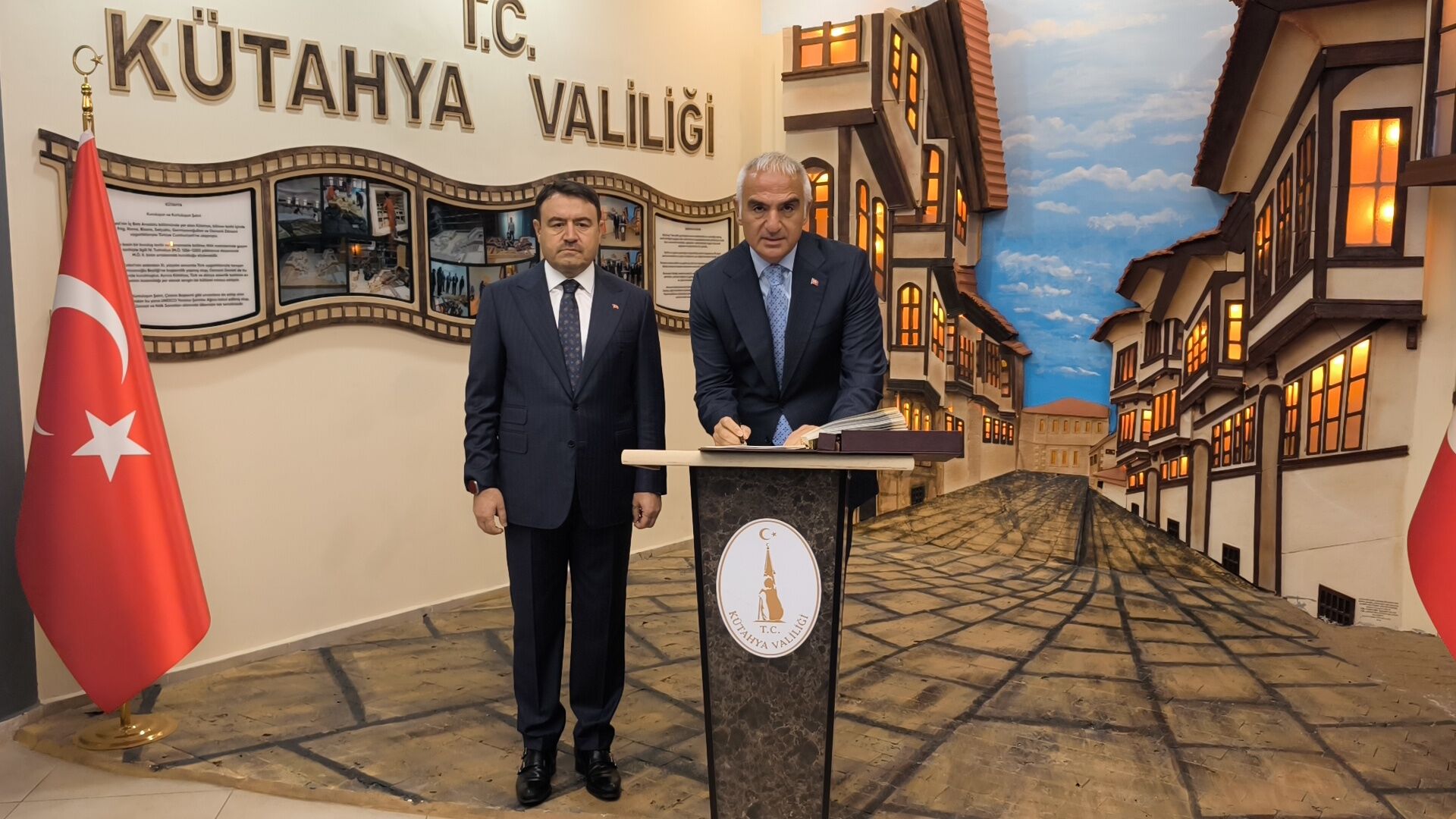 Bakan Ersoy, Kütahya Valisi Işın’ı Ziyaret Etti (1)