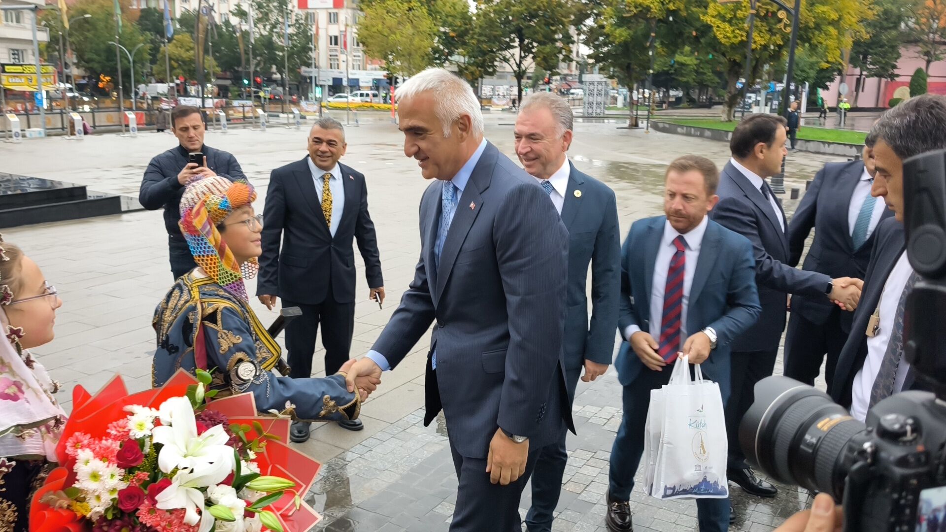 Bakan Ersoy, Kütahya Valisi Işın’ı Ziyaret Etti (3)