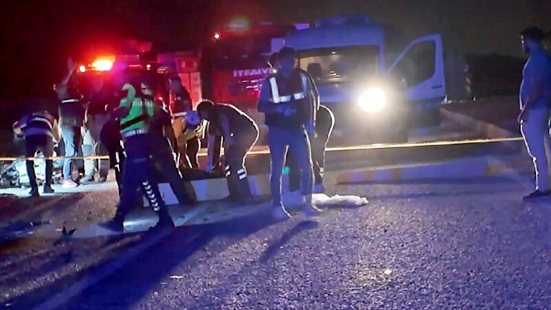Bursa’da Tır Ile Motosiklet Çarpıştı 2 Kişi Hayatını Kaybetti (3)