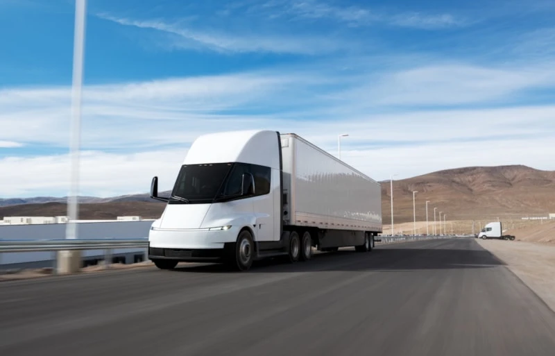 Elektrikli Tesla Semi Yollara Çıkıyor İşte Özellikleri (1)