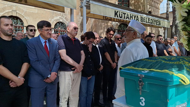 Hayatını Kaybeden Kütahyalı Sevilen Iş Insanı Kıratlı, Defnedildi (4)