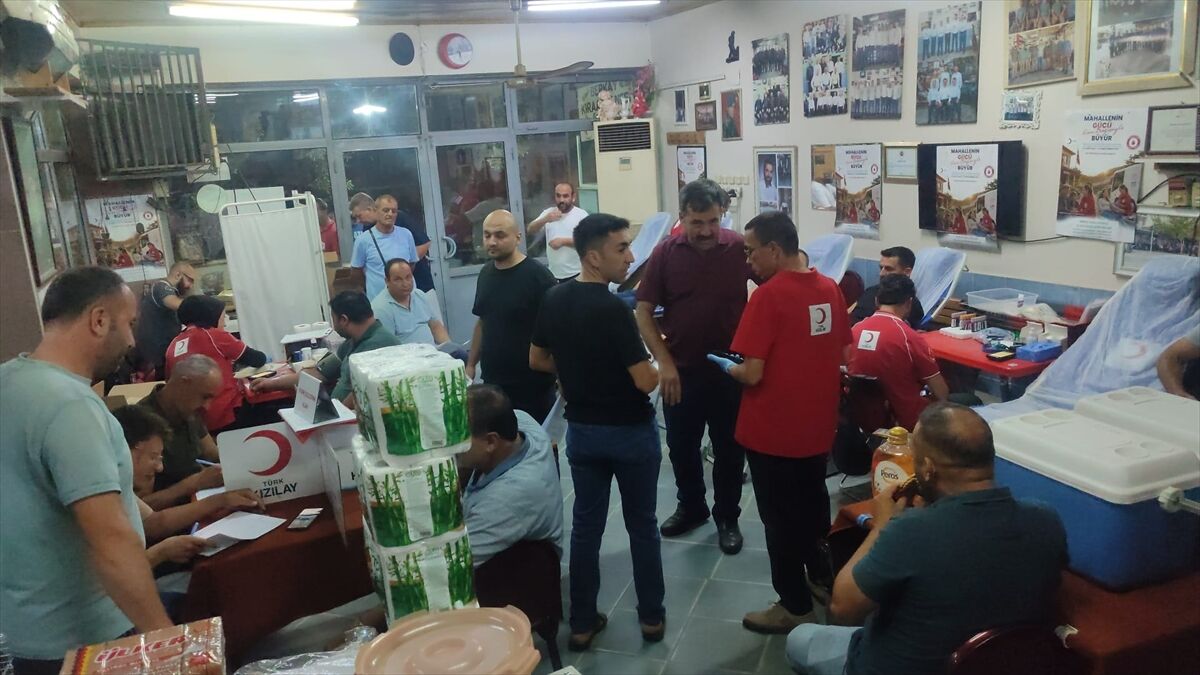 İzmir'de Kahvehane Sahibinden 36'Ncı Kez Kan Bağışı Kampanyası (3)