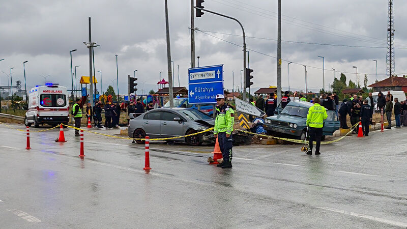 Kütahya Da Iki Otomobil Kazası Ölü Ve Yaralılar Var (2)