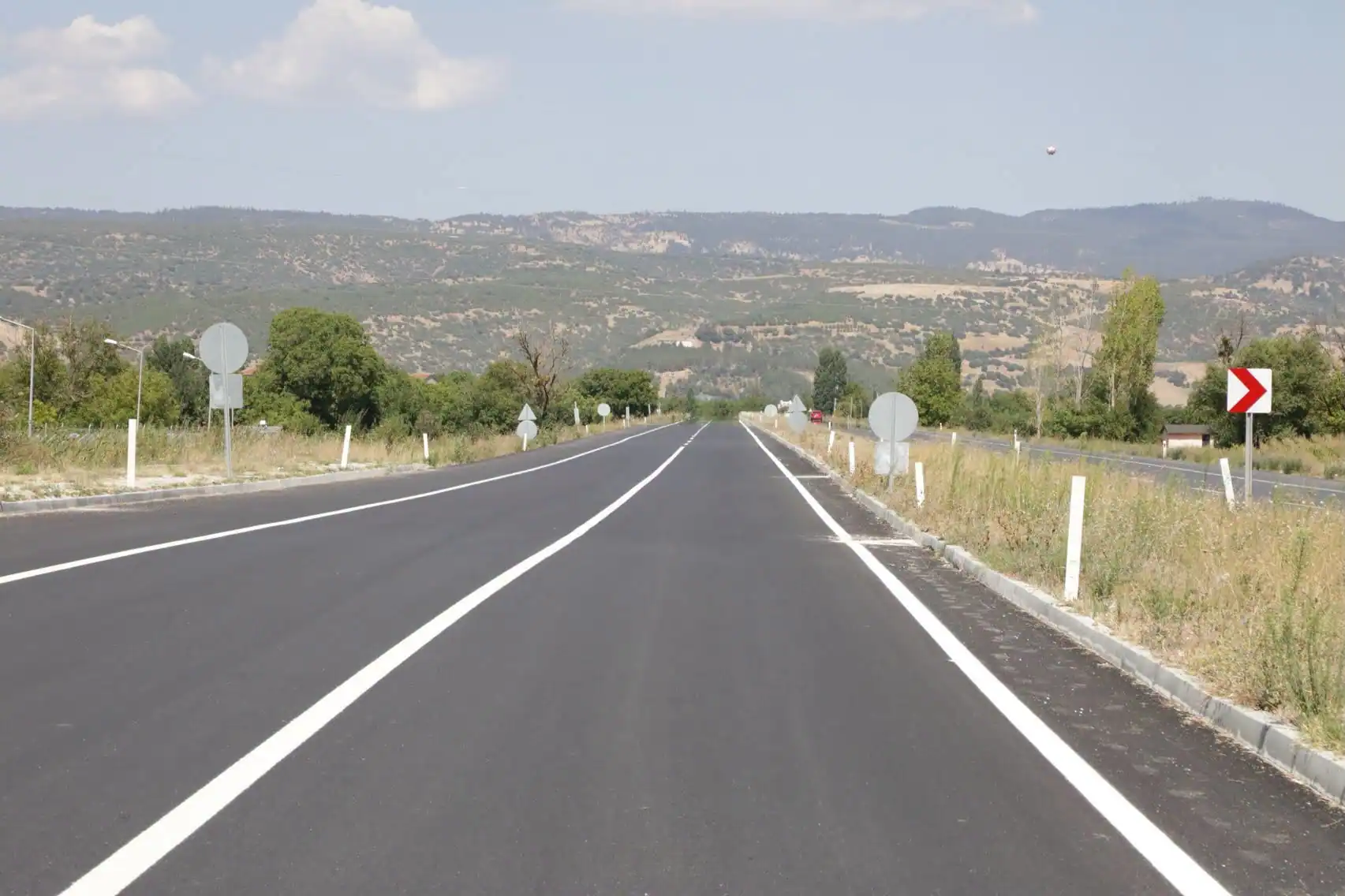 Kütahya Valisi Işın Emet Simav Yolu'nda Devam Eden Çalışmaları Inceledi (2)