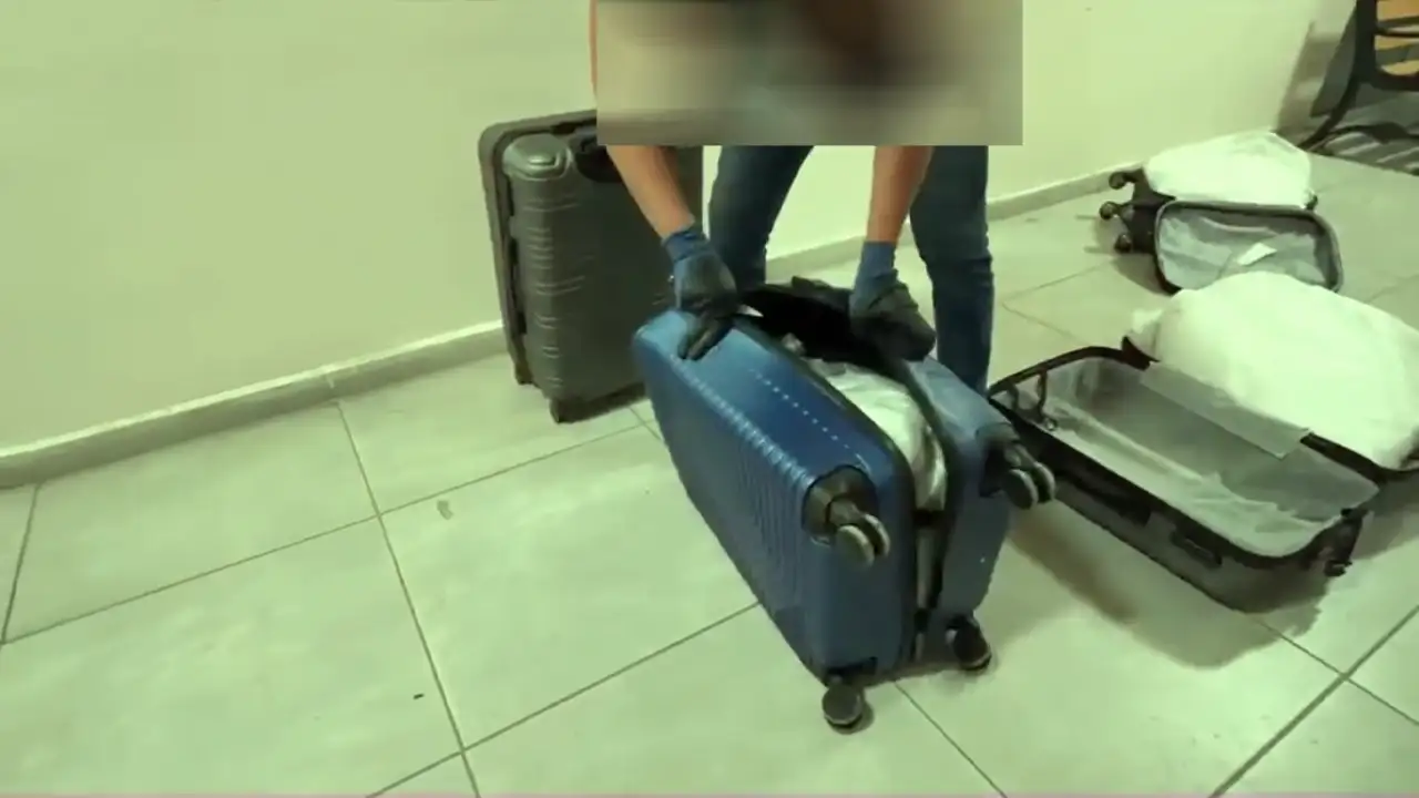 Kütahya'da 4 Valiz Dolusu Uyuşturucu Ham Maddesi Yakalandı3