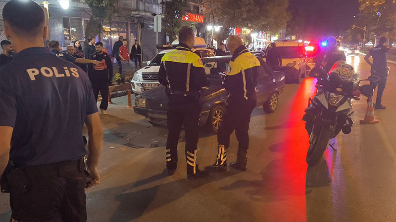 Kütahya’da Alkollü Sürücü Aracına Zarar Verdi (4)