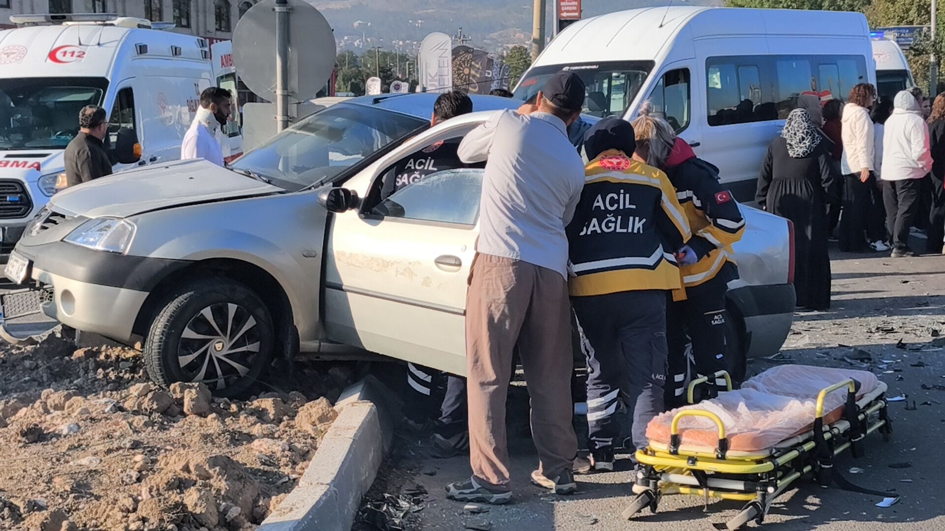 Kütahya’da Aynı Yolda Yine Kaza, Yaralılar Var (4)