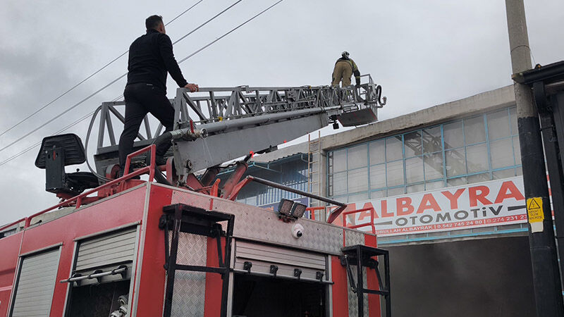 Kütahya’da Bir Iş Yerinde Yangın (1)