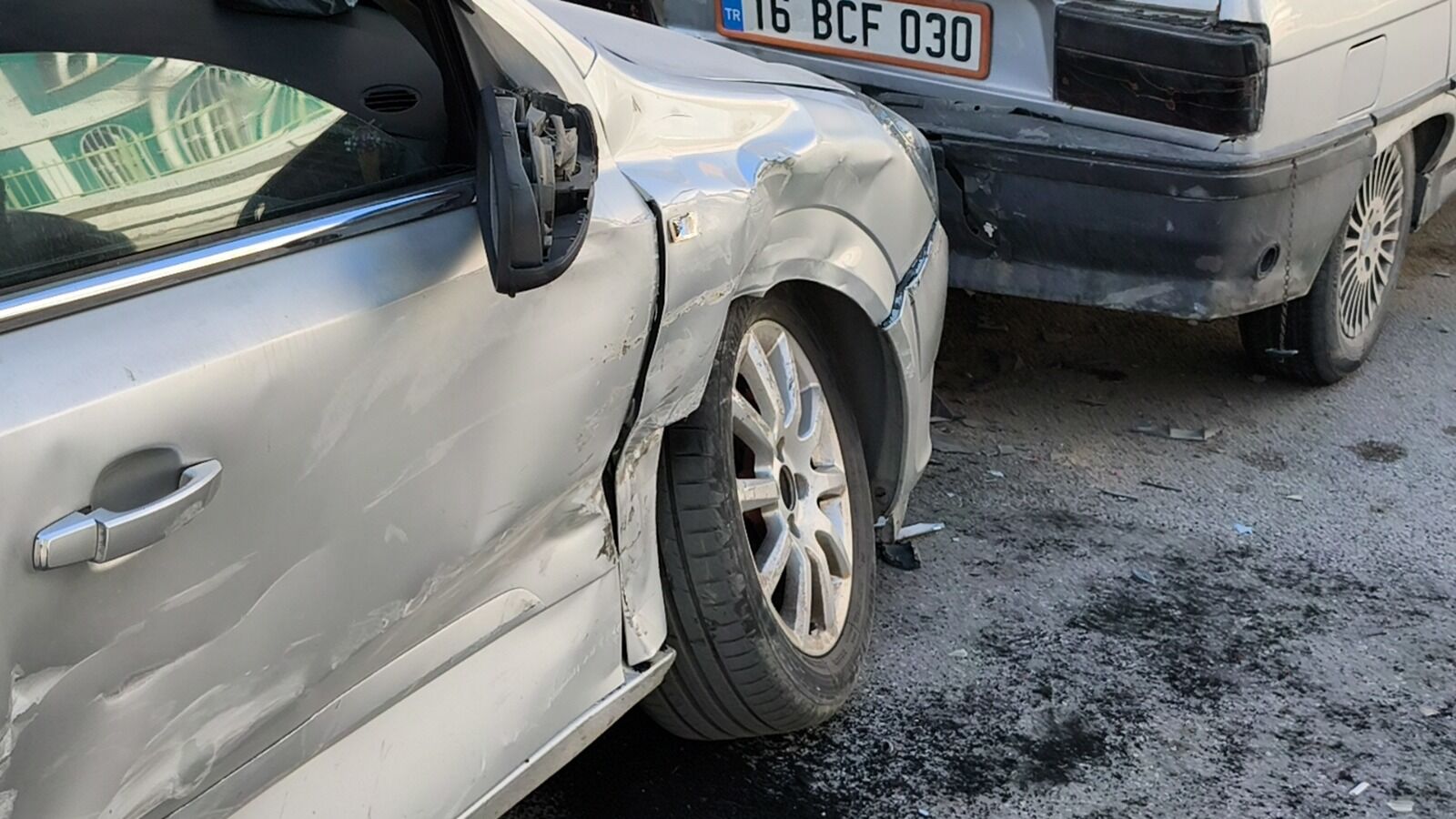 Kütahya’da Dört Araçlı Zincirleme Trafik Kazası (6)