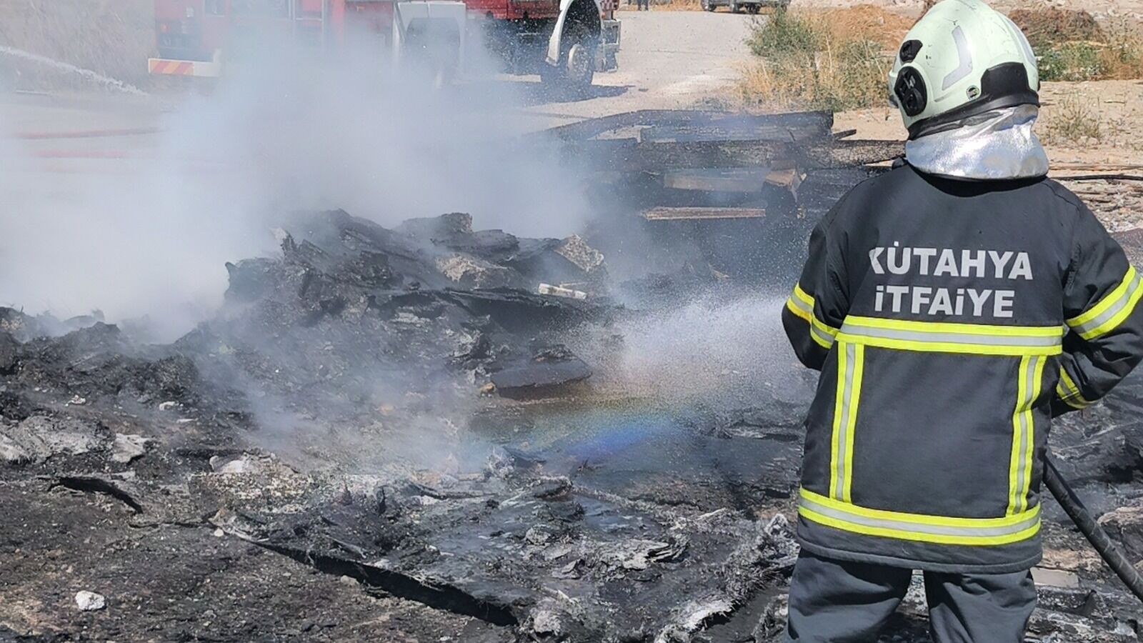Kütahya’da hurda kamyon kasası yandı