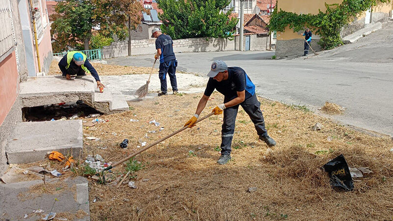 Kütahya’da İstiklal Mahallesi’nde Sokaklarda Temizlik Çalışması (3)