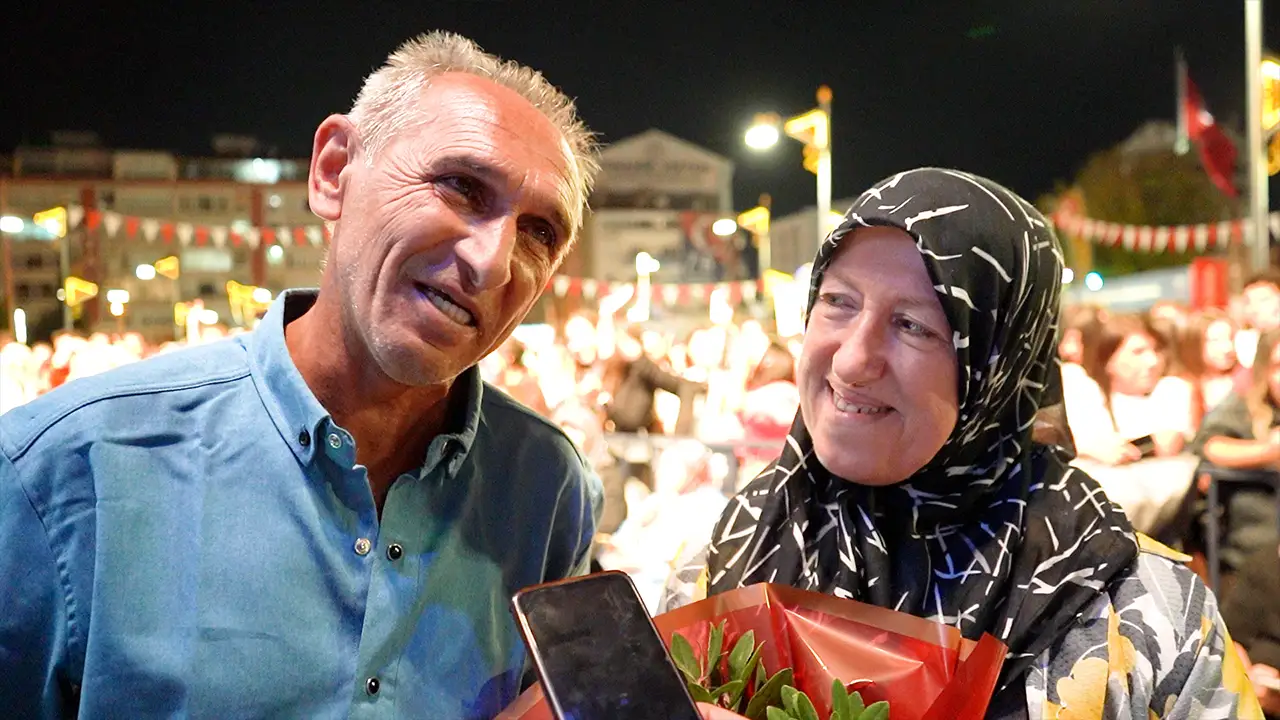 Kütahya’da Konserde Karısından Özür Diledi5