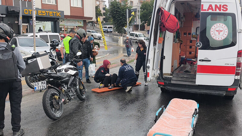Kütahya’da Motosiklet Yolda Kaydı, 2 Yaralı (3)