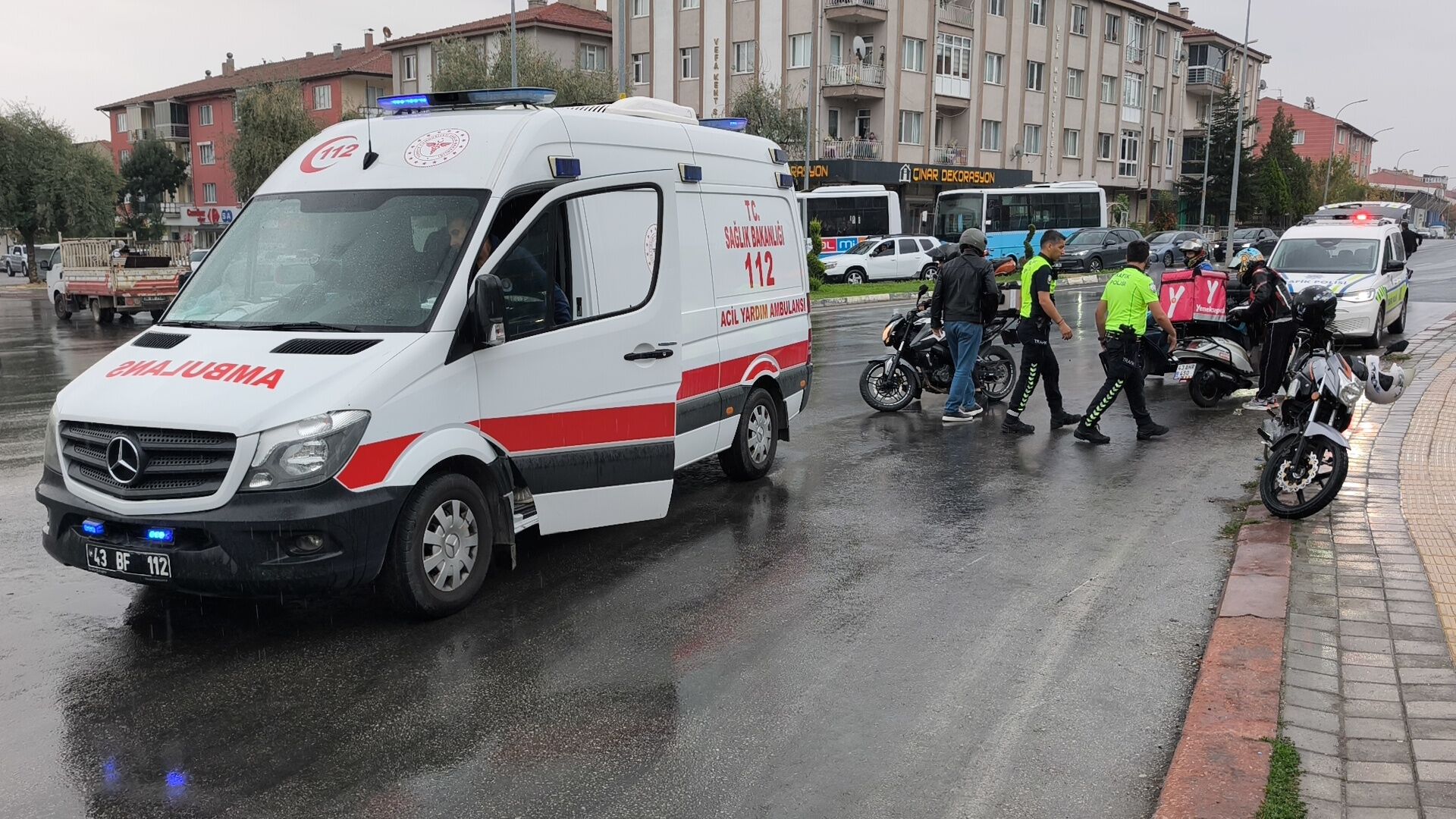 Kütahya’da Motosiklet Yolda Kaydı, 2 Yaralı (4)-1
