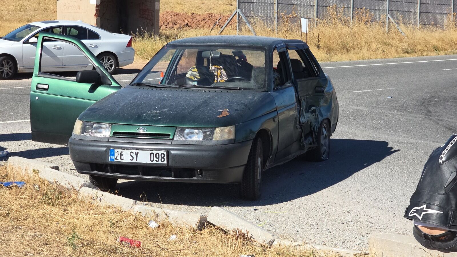 Kütahya'da Otomobile Çarpan Motosikletli Hayatını Kaybetti (4)