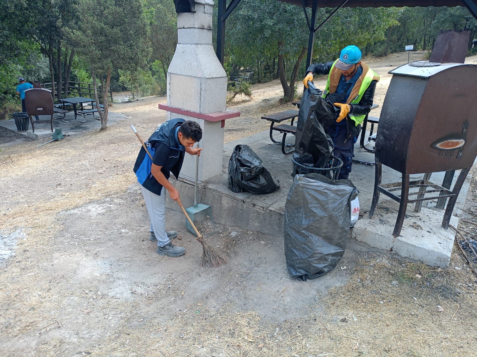 Kütahya’da Piknik Alanında Temizlik Çalışması (4)