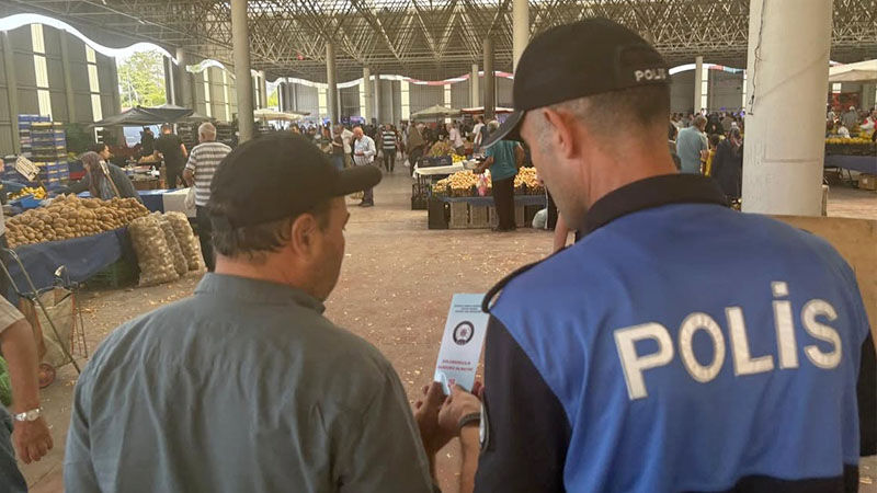 Kütahya’da Polis Ekiplerinden Okul Ve Pazarda Bilgilendirme (3)