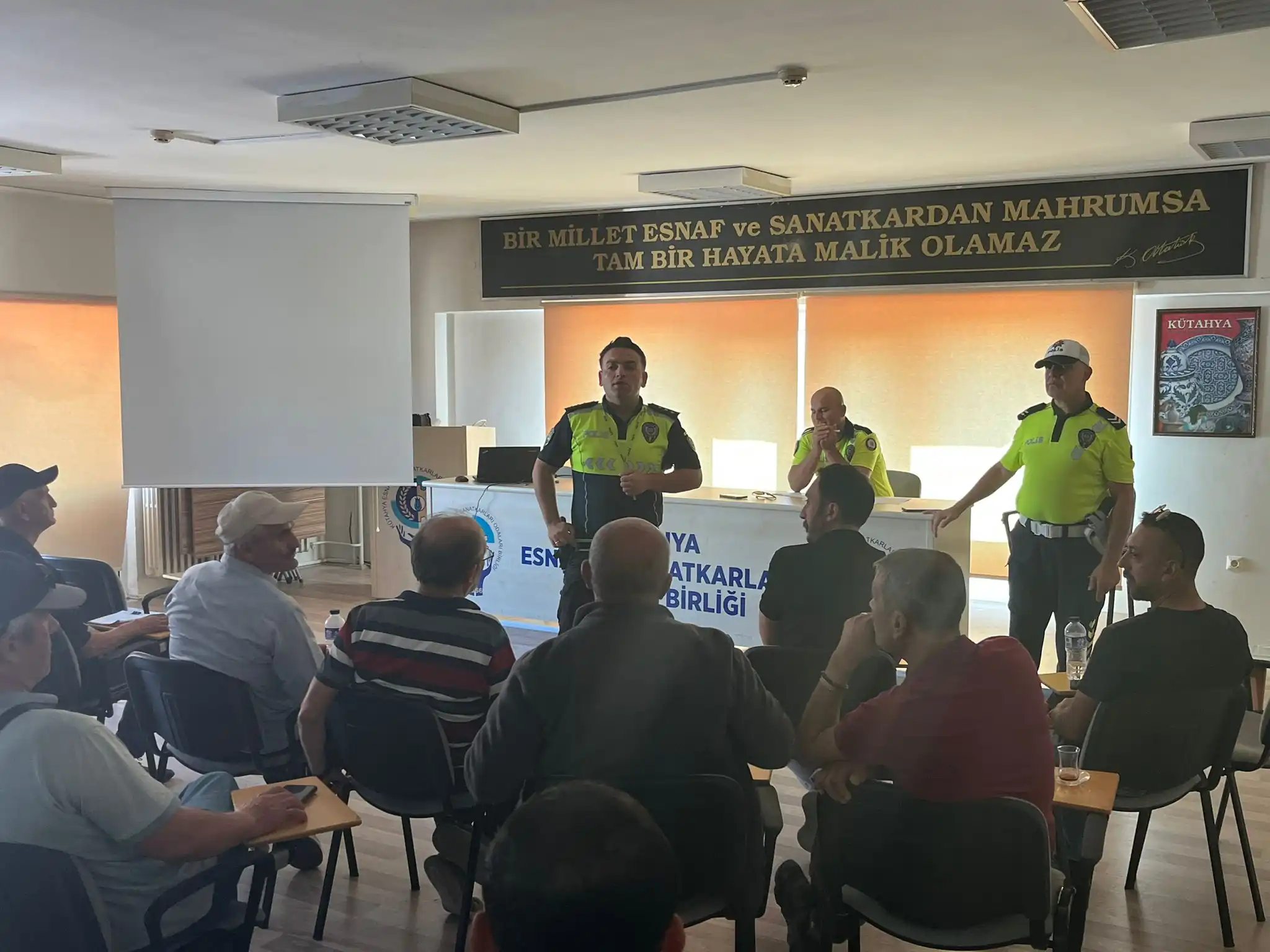 Kütahya’da Polis Ekiplerinden, Servis Şoförlerine Eğitim 1