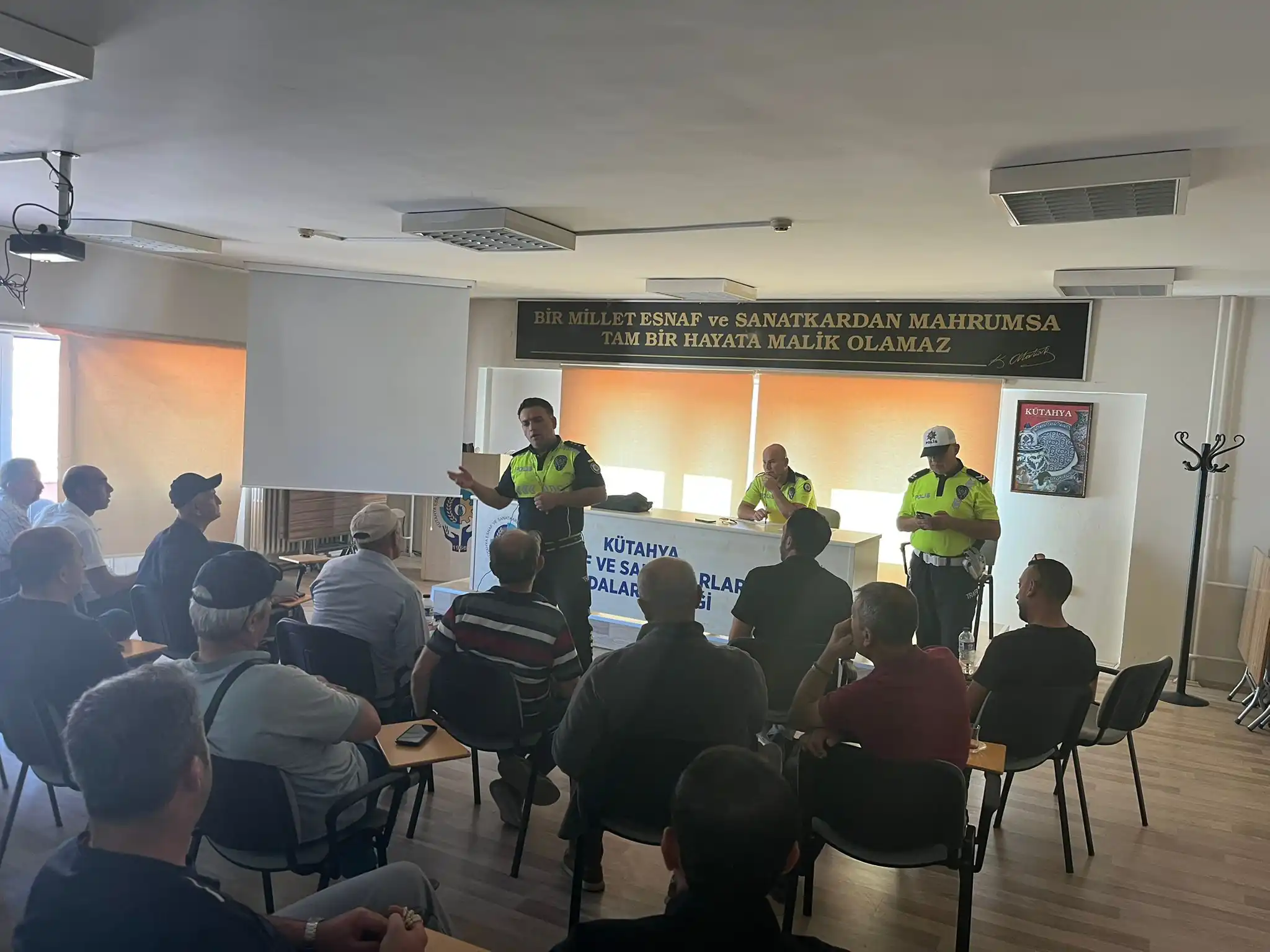 Kütahya’da Polis Ekiplerinden, Servis Şoförlerine Eğitim 2