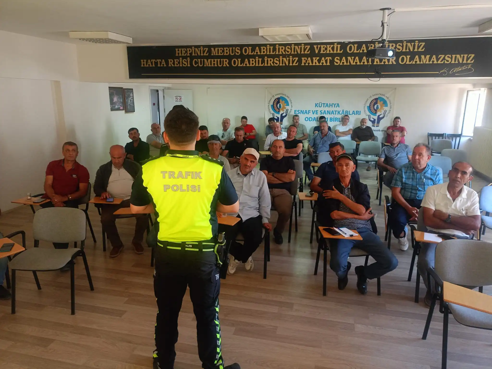 Kütahya’da Polis Ekiplerinden, Servis Şoförlerine Eğitim 3