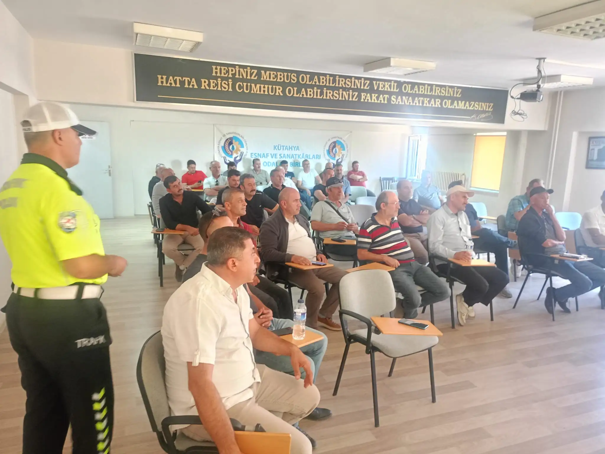 Kütahya’da Polis Ekiplerinden, Servis Şoförlerine Eğitim 4