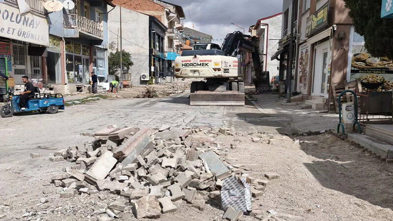 Kütahya’nın Altıntaş Ilçesinde Kaldırımlar Yenileniyor (3)