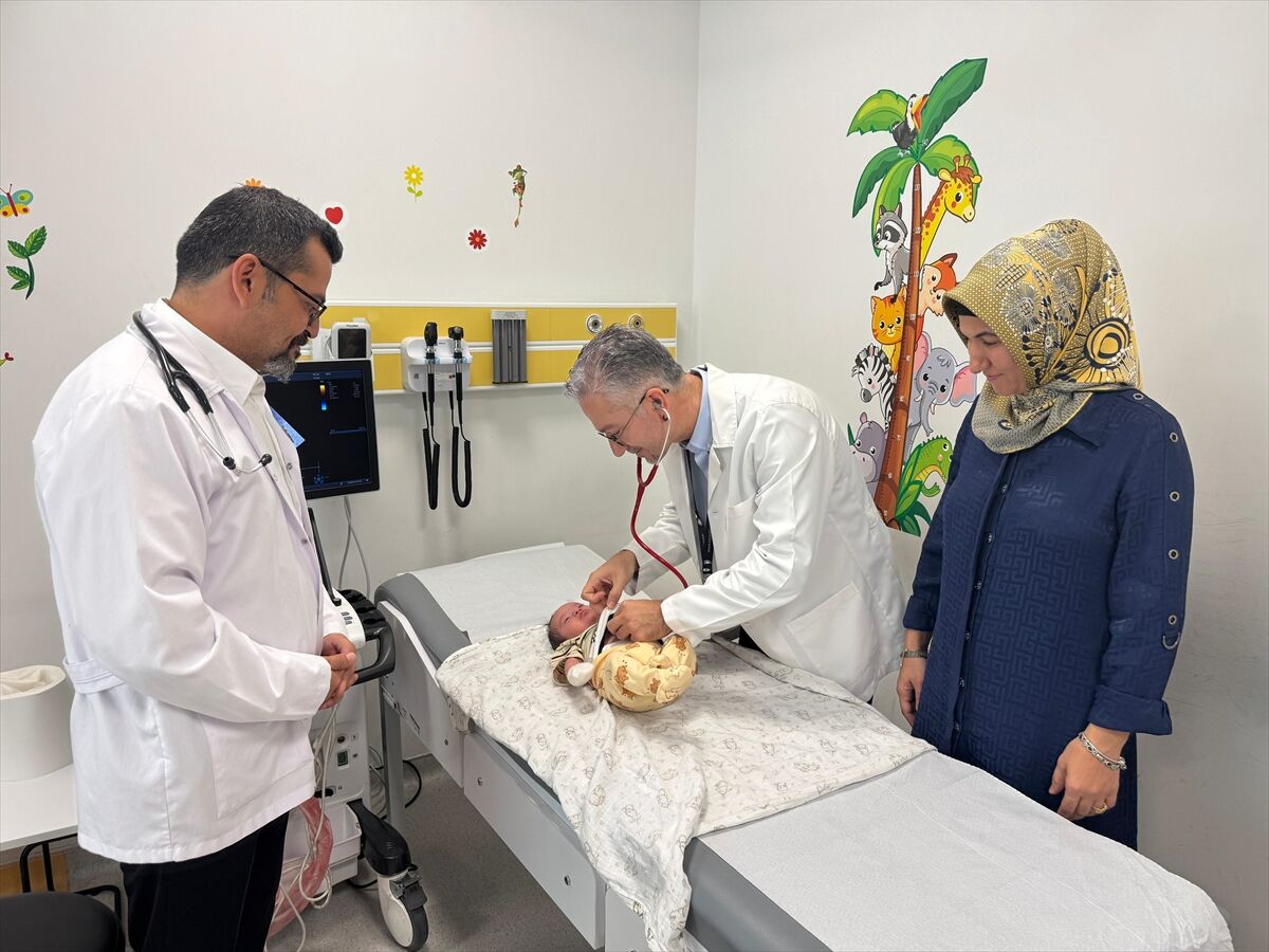 Manisa’da Kalbi Delik Doğan Bebek 16 Günlükken Sağlığına Kavuştu (3)