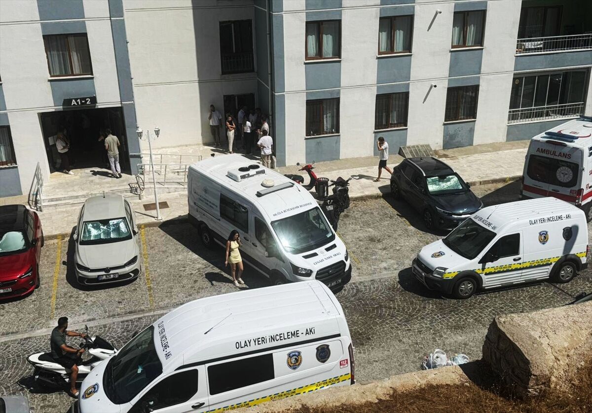 Muğla’da Evde 2 Kişi Silahla Vurulmuş Halde Bulundu (2)