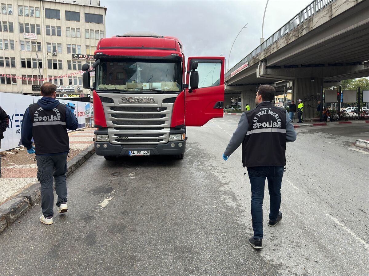 Uşak’ta Tırın Çarptığı Kişi Hayatını Kaybetti (2)