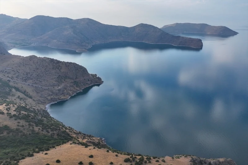 Van Gölü’ndeki Deveboynu Yarımadası Milli Parkla Korunacak (2)