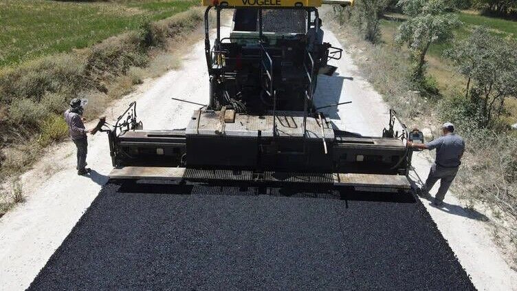 Yollara Asfalt Yerine Plastik Şişeleri Sermeye Başladılar (2)