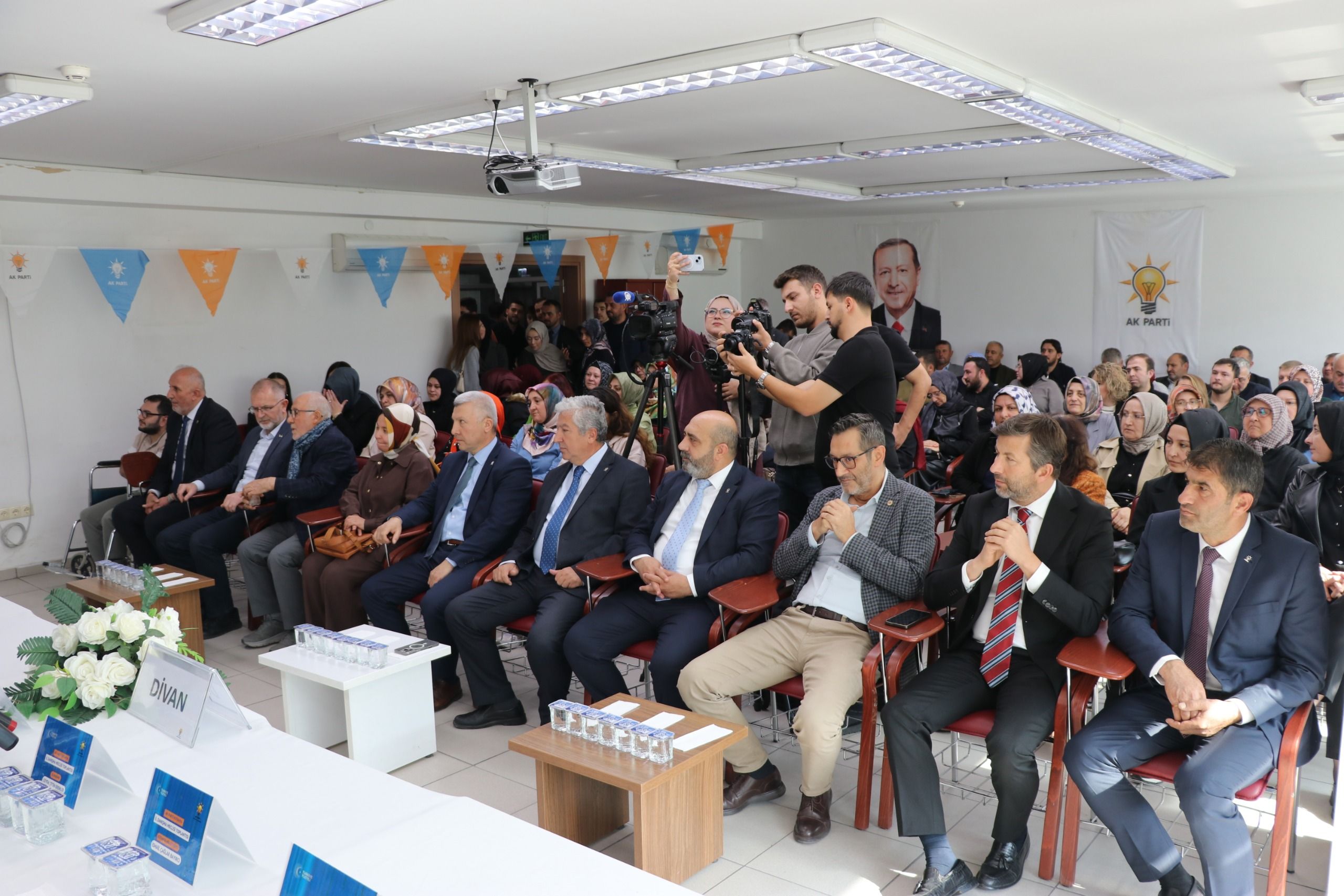 Ak Parti Genel Başkan Yardımcısı Şen, Kütahya'da Fon Krizini Değerlendirdi (1)