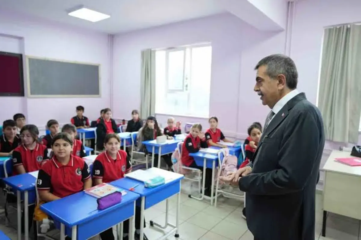Bakan Tekin'den Ara Tatil Açıklaması Kaldırılabilir Mi (1)