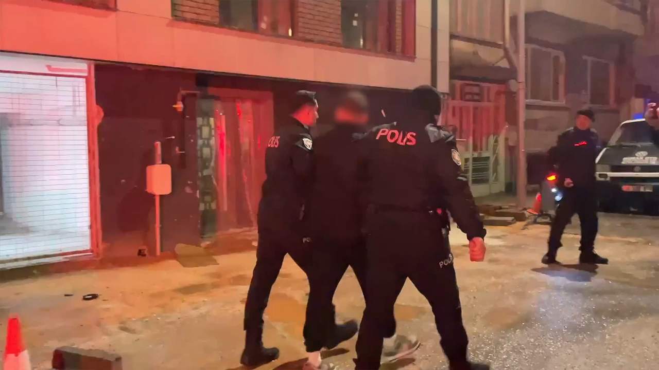 Eskişehir’de tartıştığı genci tüfekle vurdu