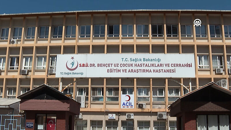 Kalp Kapak Ameliyatıyla Üç Kapağı Yenilenen Genç Iyileşti 1 (2)