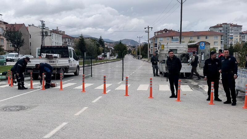 Kütahya'da bir cadde mahkeme kararıyla geçişlere kapatıldı