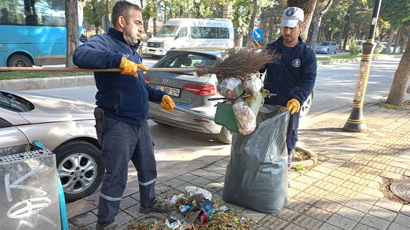 Kütahya'da Abdurrahman Karaa Bulvarı'nda Temizlik (3)