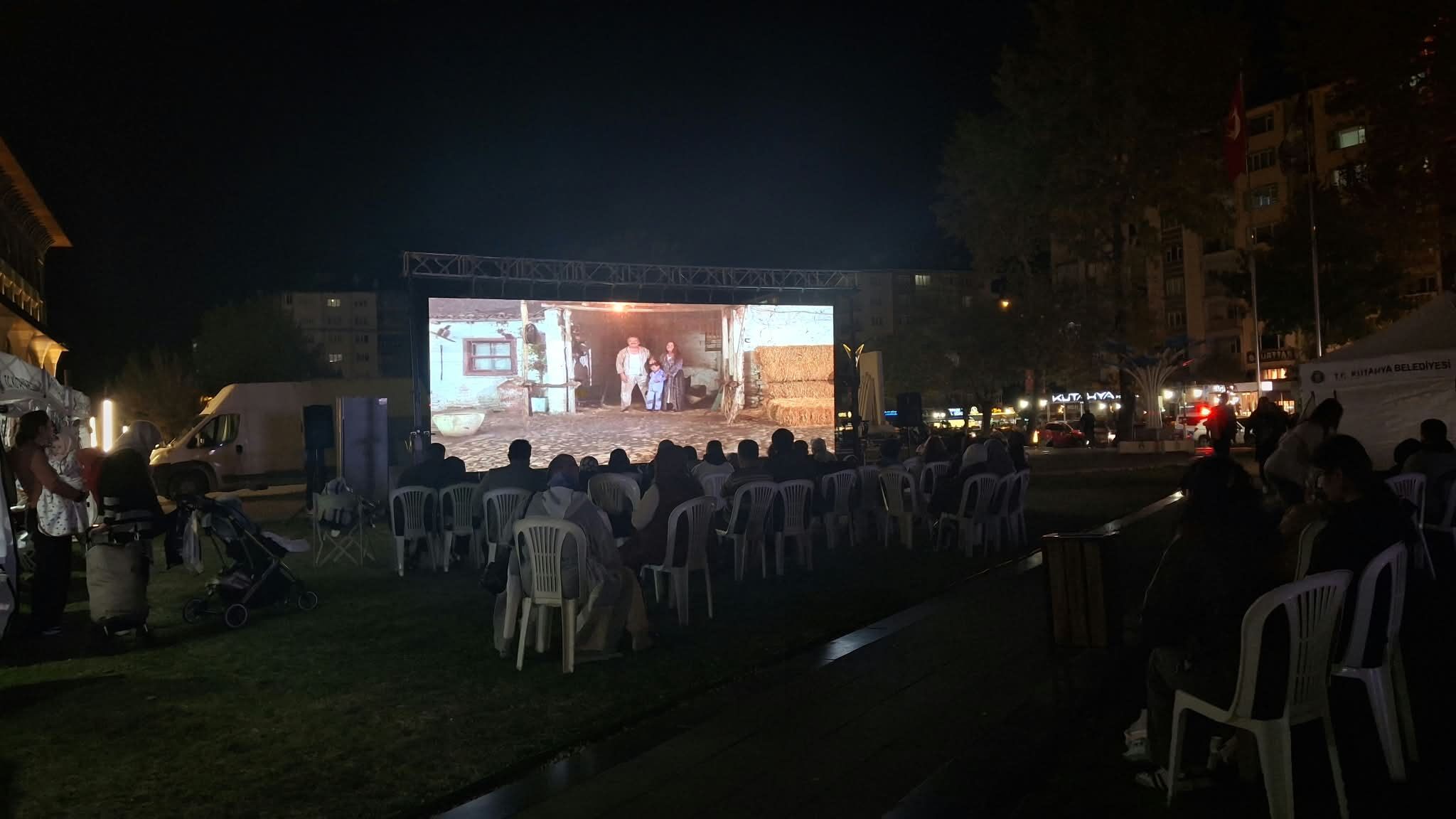 Kütahya’da Açık Havada Örgü Ve Sinema Etkinliği Yapıldı (3)