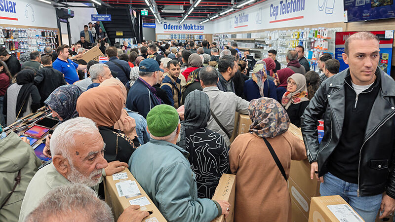 Kütahya'da Açılışta Metrelerce Kuyruk Oluştu (1)