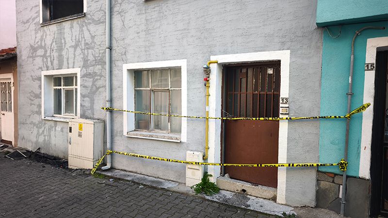 Kütahya’da Apartmanda Yangında Anne Oğul Dumandan Etkilendi (3)