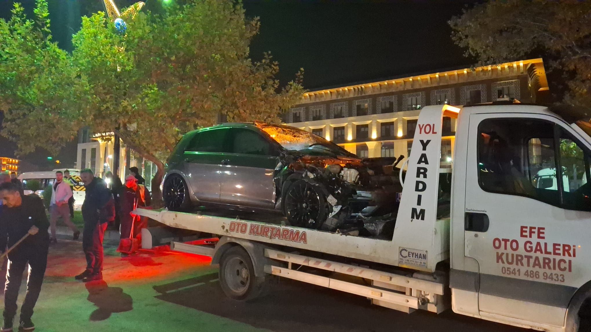 Kütahya'da Araç Yan Yattı, 3 Kişi Yaralandı (3)