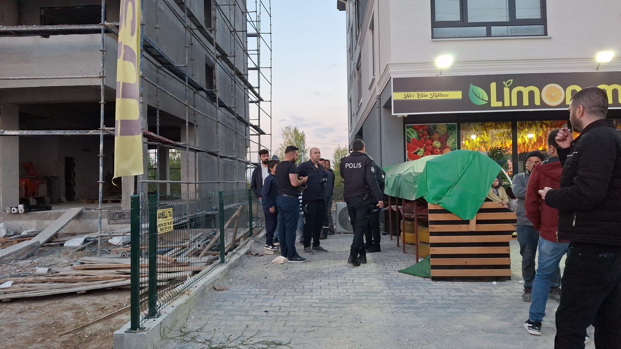 Kütahya’da Inşaattan Düşen Işçi Yaşamını Yitirdi (2)