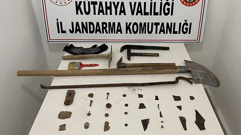 Kütahya’da Jandarma Ekiplerinden Tarihi Eser Operasyonu (1)