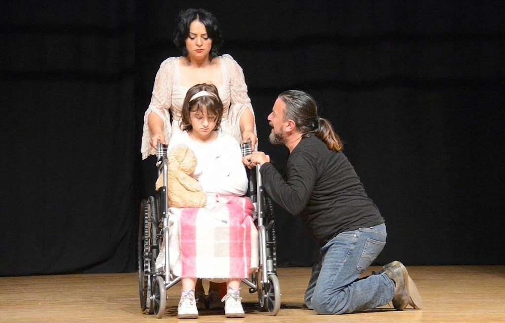 Kütahya'da "Madalyasız Kahraman"  oyunu seyirci ile buluştu
