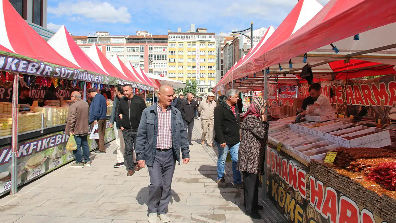 Kütahya’da Metehan’a Destek Veren Yöresel Lezzetler Açıldı3