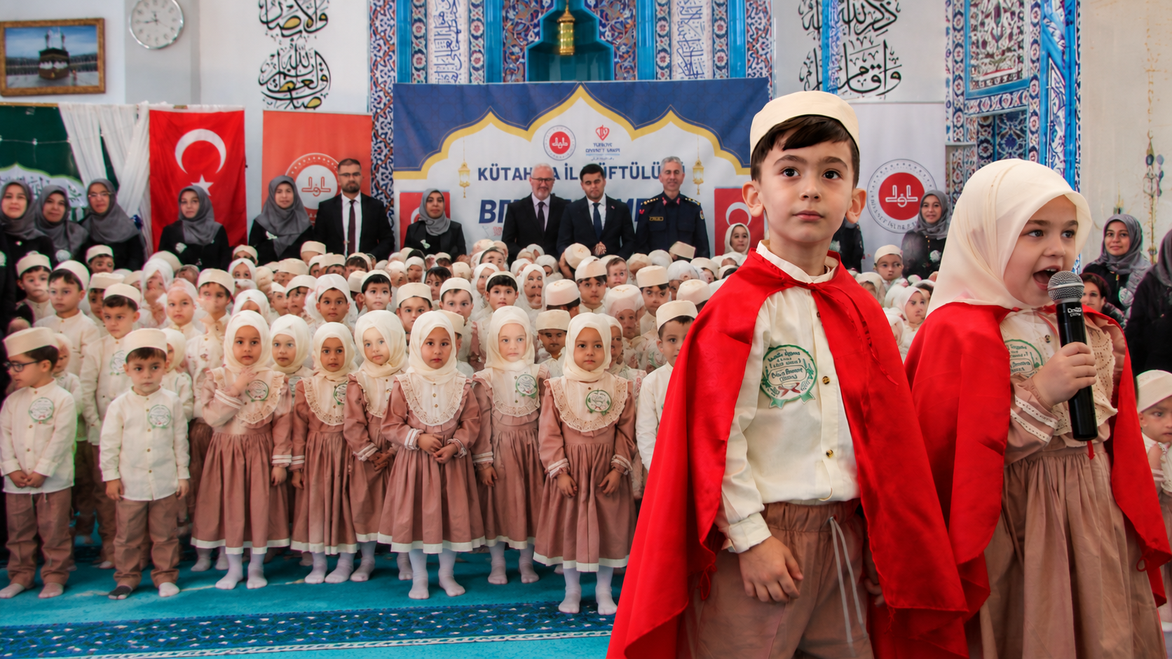 Kütahya’da miniklerden duygulandıran tören
