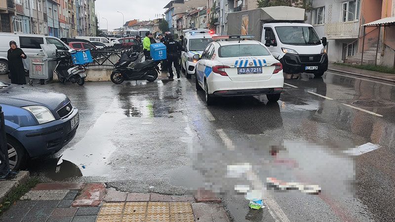 Kütahya’da Motokuryenin Çarptığı Kadın, Ağır Yaralandı (4)