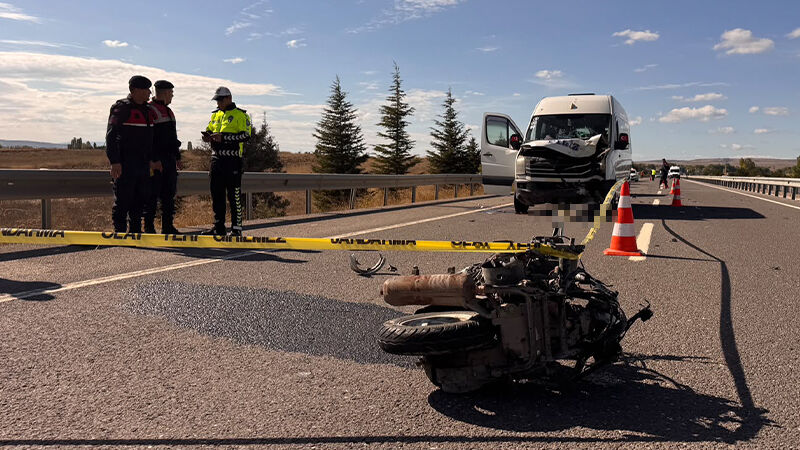 Kütahya’da Motosiklet Minibüse Saplandı, 1 Ölü (3)